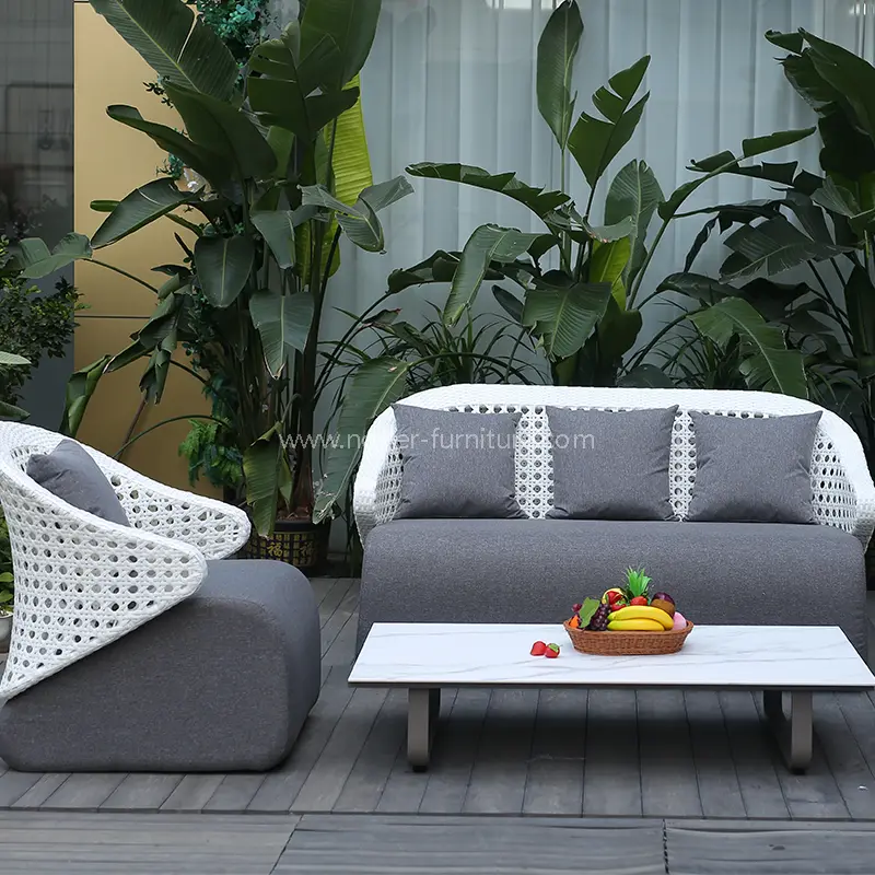 Zunanji aluminijast okvir beli ročni tkani kavč
